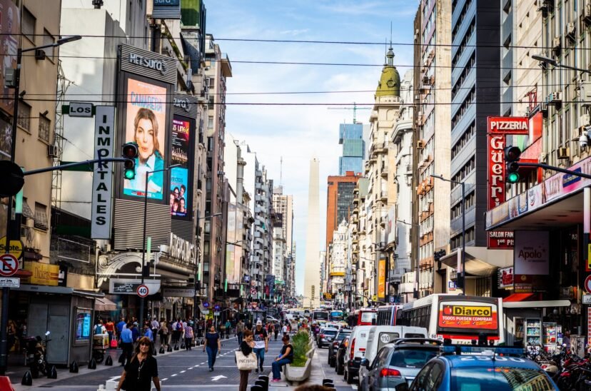 Este es el sueldo que tenés que cobrar para ser de clase media en Argentina en El Cronista, Economía