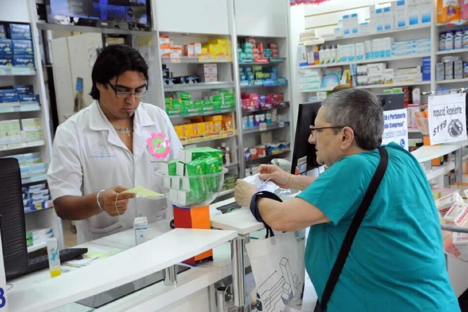 La Justicia frena el recorte del PAMI y devuelve medicamentos gratis a jubilados en El Cronista, Economía