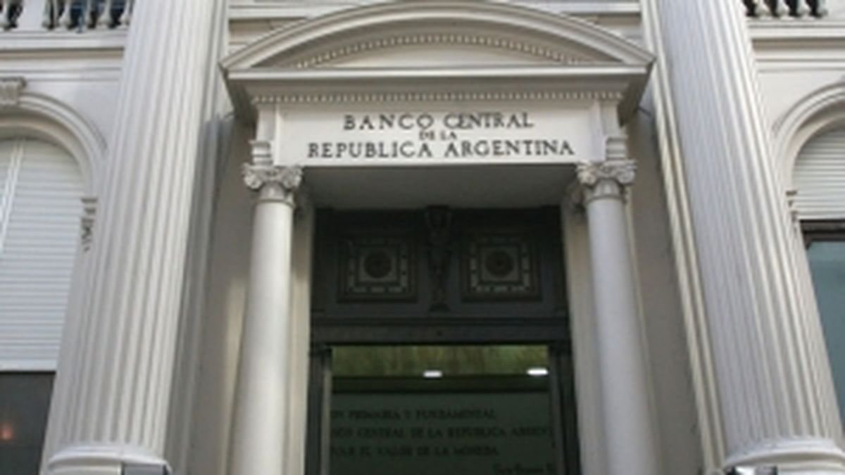 BCRA interviene en futuros para controlar al dólar en El Cronista, Finanzas