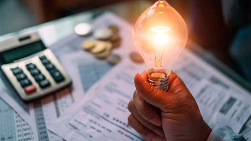 El electrodoméstico que más luz consume aún apagado y tienes que desconectar para evitar pagar de más en El Cronista, Información General