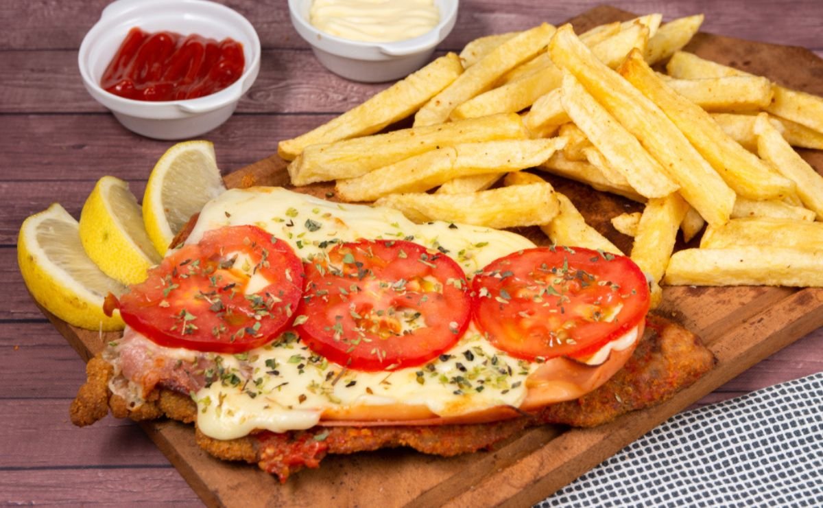 El arte de la milanesa La traducción de "milanesa" al español argentino es simplemente "milanesa". Es un plato típico de la cocina argentina que consiste en una carne empanada y frita, similar a la milanesa italiana. Si necesitas más información o un contexto específico, no dudes en decírmelo. receta