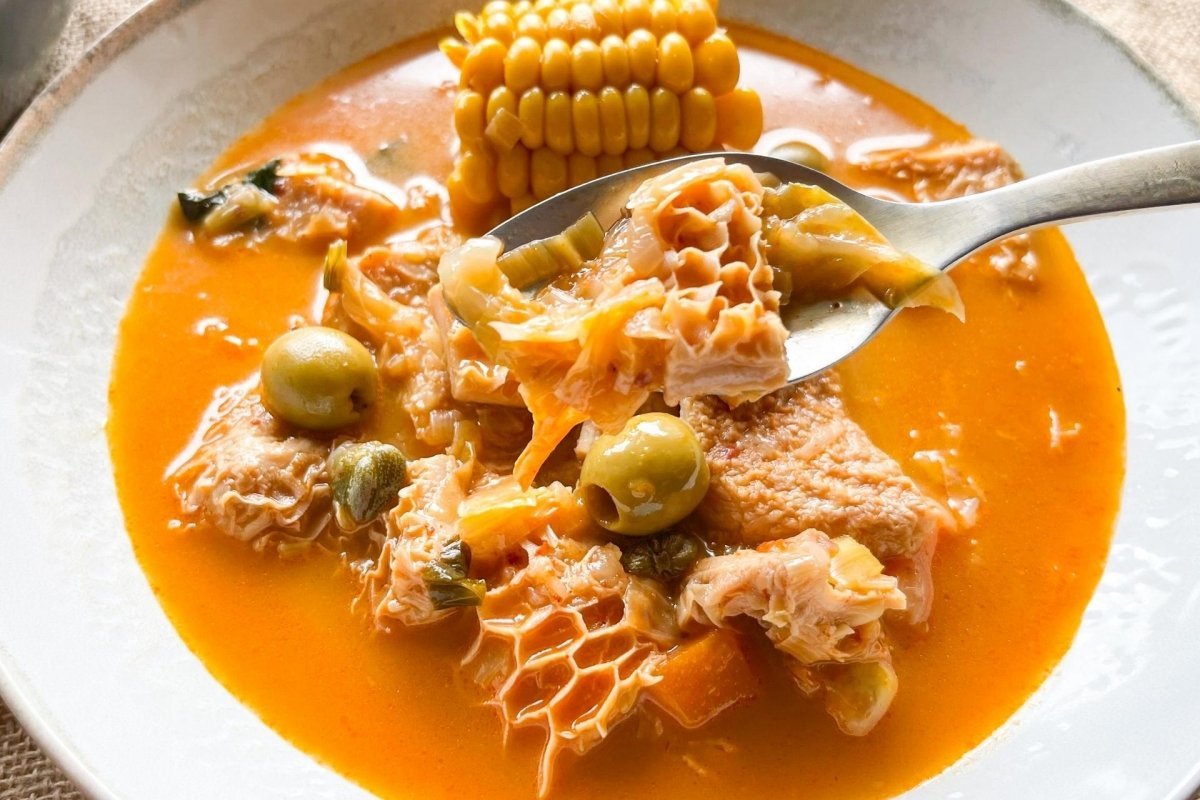 El arte de preparar la cazuela de mondongo según los sabores de Dora Claro, la palabra "cocina" se traduce igual al español argentino: "cocina". Si necesitas algo más específico o un contexto diferente, no dudes en decírmelo. receta