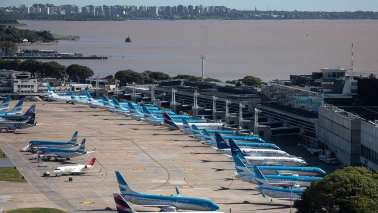 El Gobierno autorizó a una nueva aerolínea para volar en Redacción Clarín, Mediante