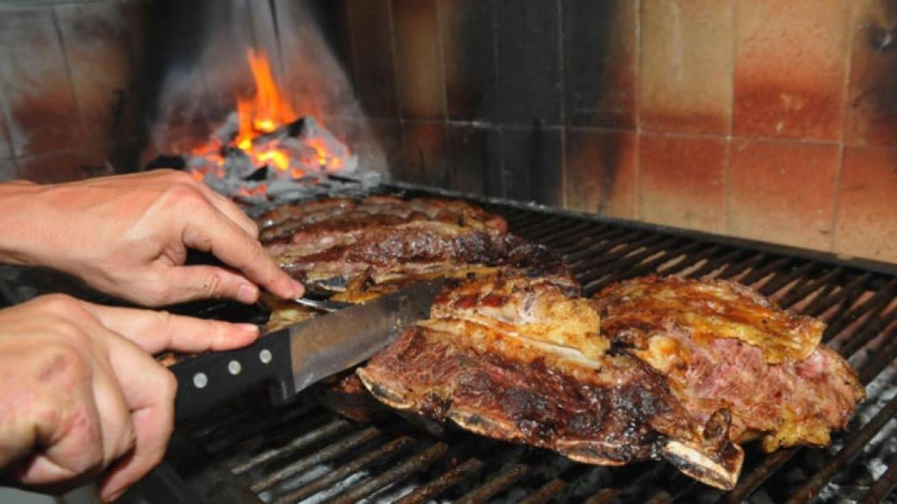 La gran búsqueda del asado perfecto "Asado" se traduce igual al español argentino, ya que es un término que se utiliza en el país para referirse a una parrillada o comida que consiste en carne asada a la parrilla. Si necesitas más contexto o información sobre el asado, no dudes en decírmelo. receta