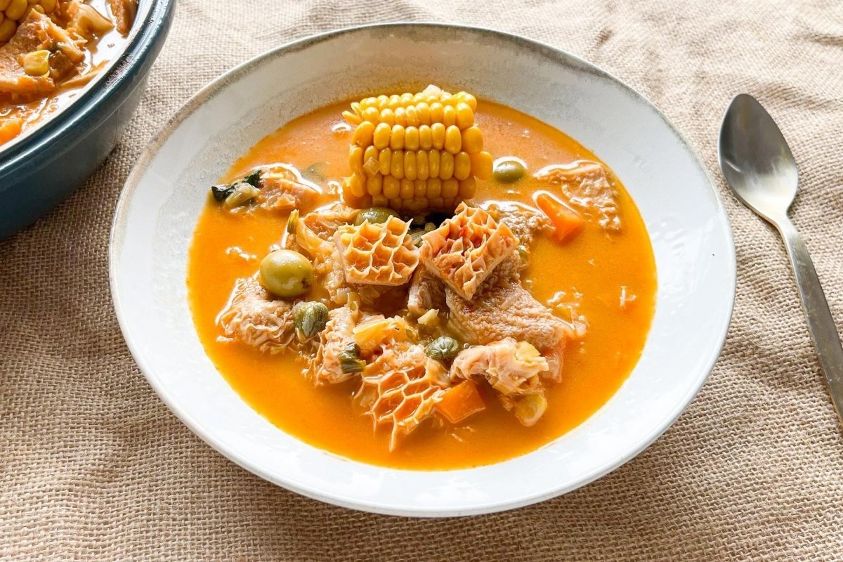 El arte de preparar la cazuela de mondongo según los sabores de Dora Claro, la palabra "cocina" se traduce igual al español argentino: "cocina". Si necesitas algo más específico o un contexto diferente, no dudes en decírmelo. receta
