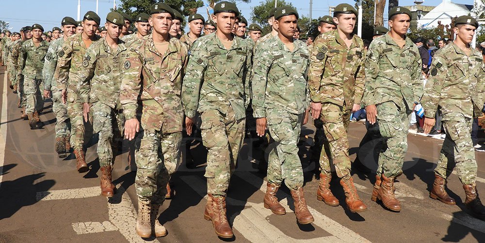 El Gobierno implementará el Servicio Militar Voluntario para jóvenes entre 18 y 28 años en El Cronista, Economía