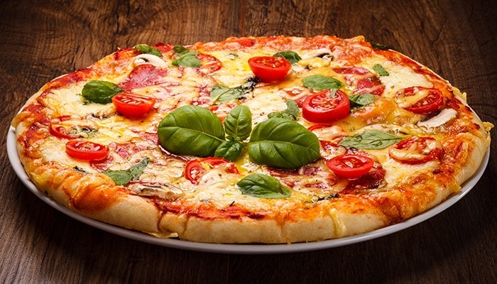 La revolución de las pizzas al disco La palabra "chef" se traduce al español como "chef". En Argentina, se usa de la misma manera, refiriéndose a un cocinero profesional o a la persona a cargo de la cocina en un restaurante. Si necesitas algo más específico o un contexto diferente, no dudes en decírmelo. receta