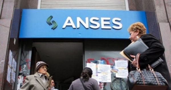 Festejan los jubilados en El Cronista, Economía