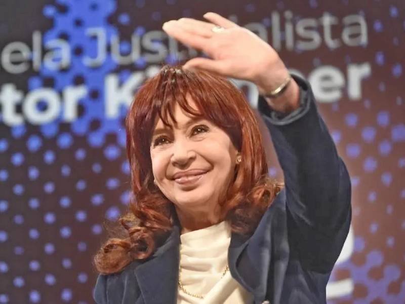 Cristina Kirchner rompió el silencio y apuntó contra el gobierno de Milei en El Cronista, Economía