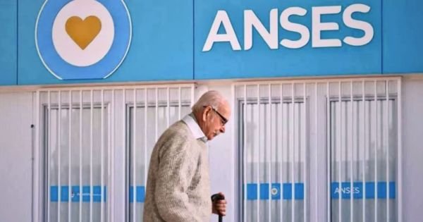 Festejan los jubilados en El Cronista, Economía