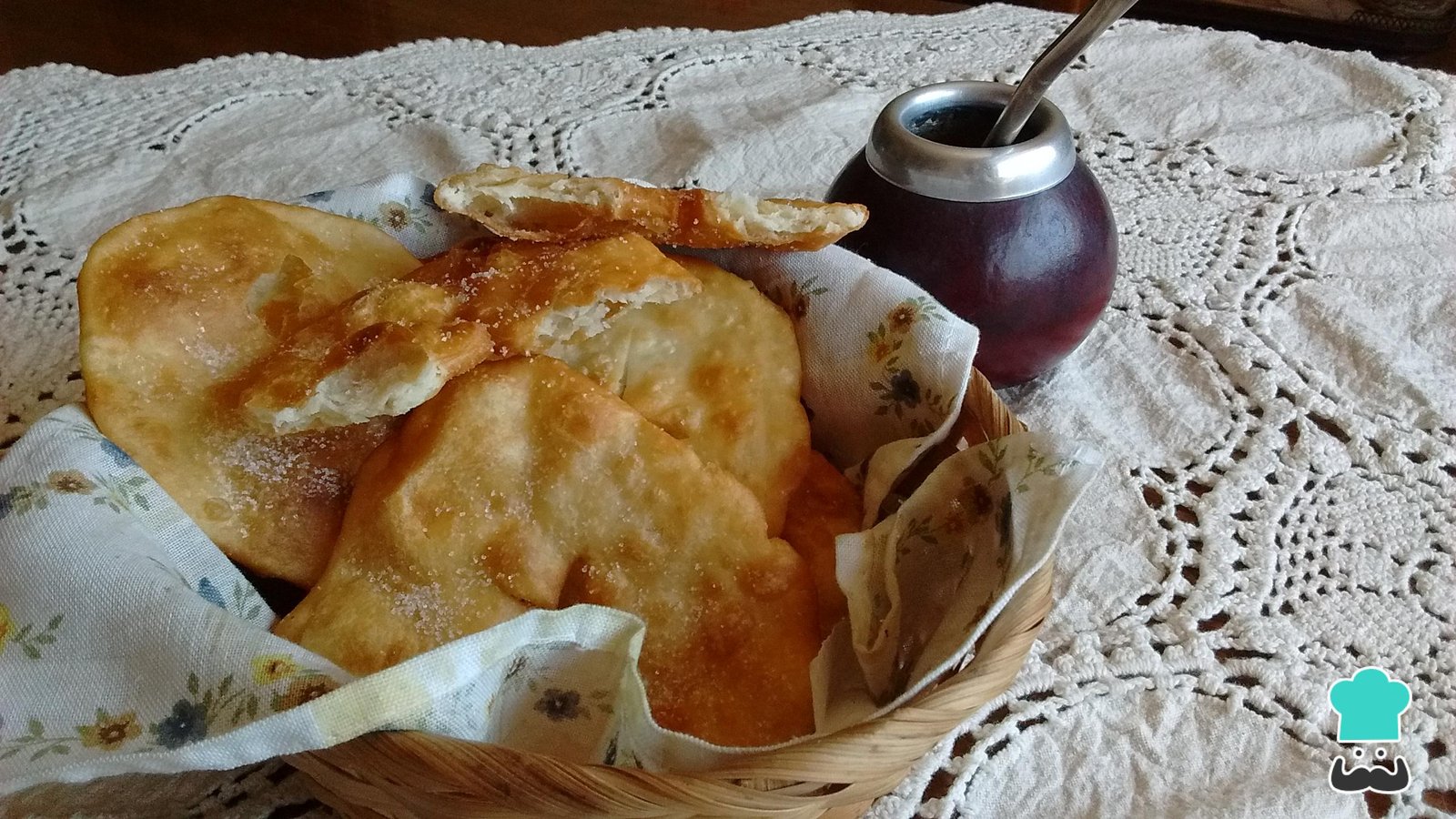 La creación de la torta frita perfecta según Diego Galafassi La traducción de "chef" al español argentino es "chef". En este caso, se utiliza la misma palabra, ya que es ampliamente reconocida y aceptada en el ámbito culinario. receta