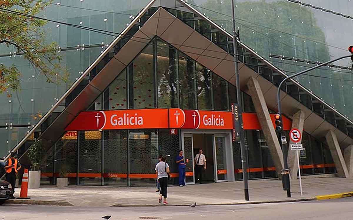 El Banco Galicia pasó a remunerar las cuentas en dólares y promete «cara grande» en Bancos, Destacados