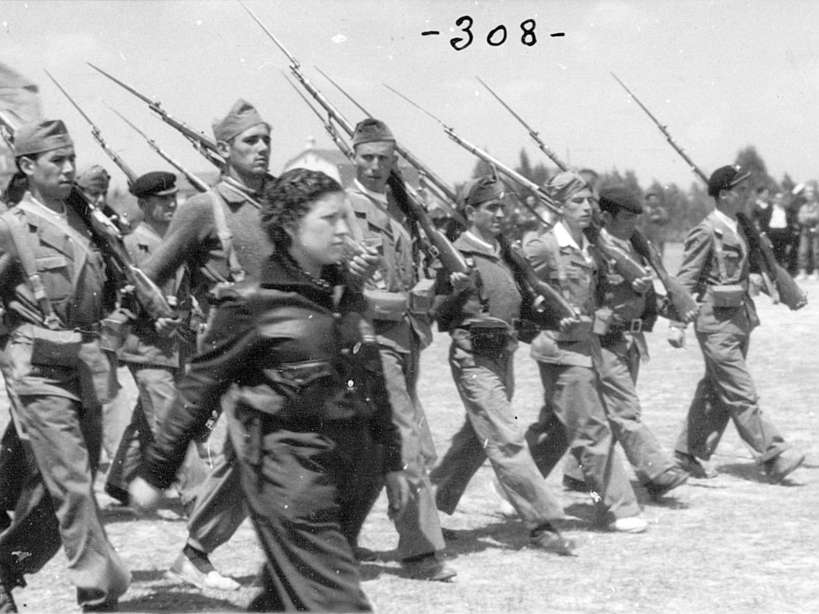 La llegada de las primeras mujeres al Ejército Argentino 1944 Argentina