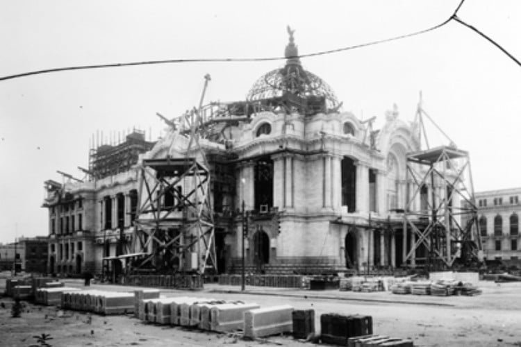 El nacimiento de la construcción moderna La primera jornada de construcción del Palacio de Aguas Corrientes Argentina