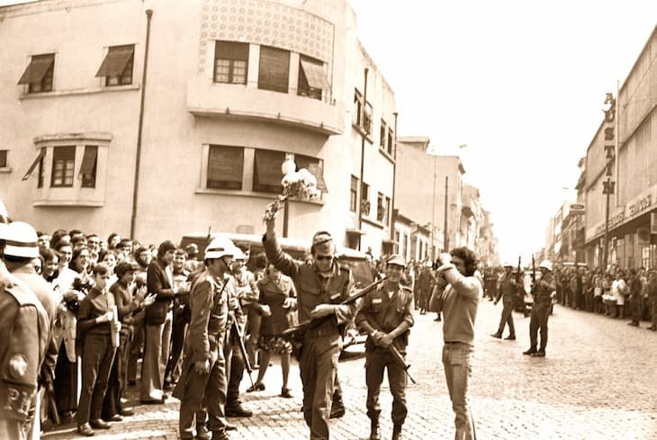 El Legado de la Revolución de los Claveles Argentinos Argentina