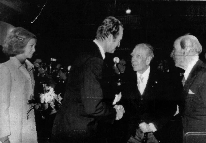 El día en que Borges recibió el Primer Premio Internacional de Literatura Argentina
