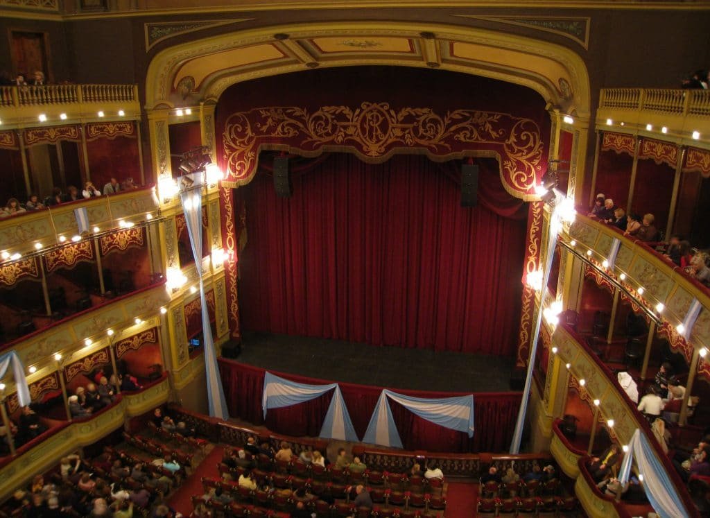 La primera representación de Teatro Nacional en Argentina Argentina