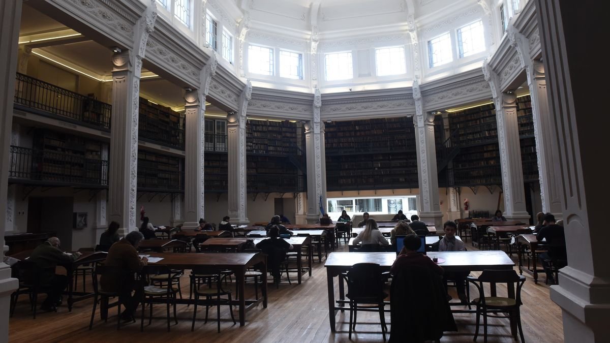 La Revolución de los Libros La creación de la Biblioteca Nacional en 1810 Argentina