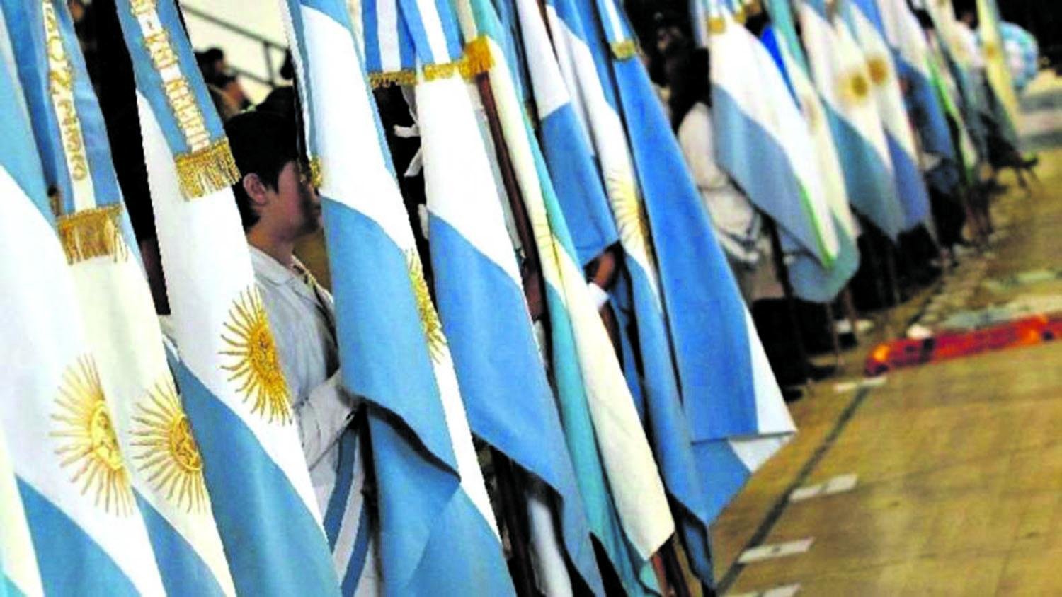 El la Bandera en Tucumán Homenaje a un Héroe Local Argentina