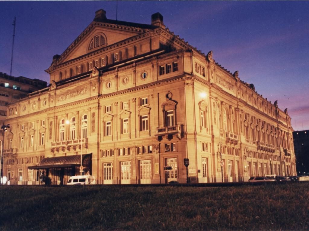 La primera representación de Teatro Nacional en Argentina Argentina