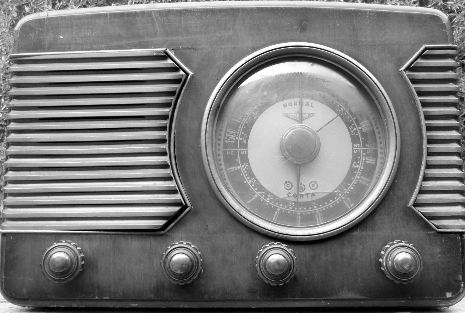 El nacimiento de la primera emisora de radio en Argentina Argentina