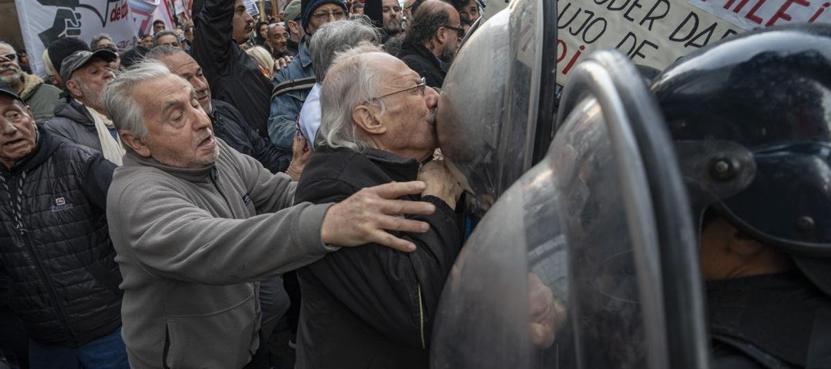 El dilema social: la respuesta del gobierno ante la movilización de sectores vulnerables En un momento crucial para la p... Descubre más sobre quien, lucha, ...