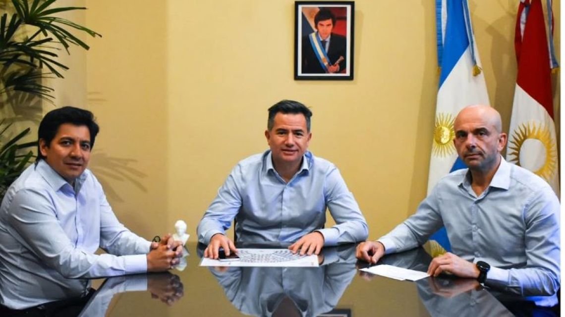 Un nuevo protagonista en la escena política cordobesa El ambiente político en Córdoba está en constante efervescencia, y... Descubre más sobre fondo, juego, ...