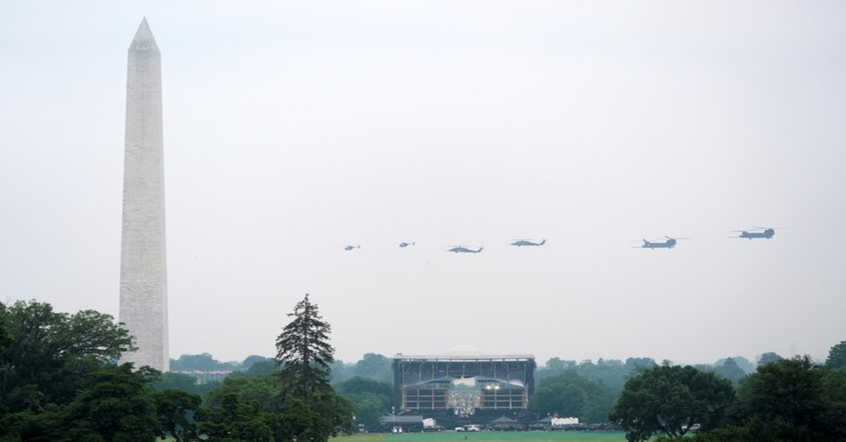 Aviones militares cerca del Monumento a Washington, en una celebración en la capital de EE.UU. Foto: AP 