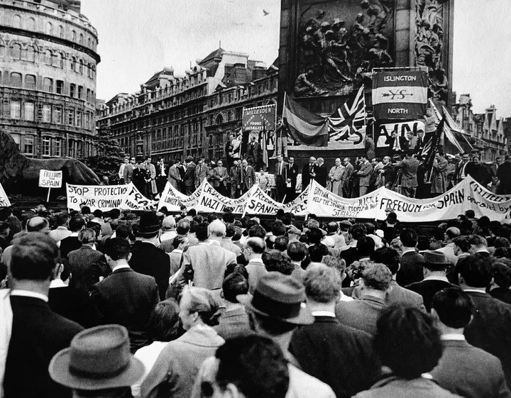 Protesta de la Asociación de Excombatientes Españoles en la Plaza de Trafalgar Square en 1960 (Fuente: Colección Agustín Roa Ventura). EFE.