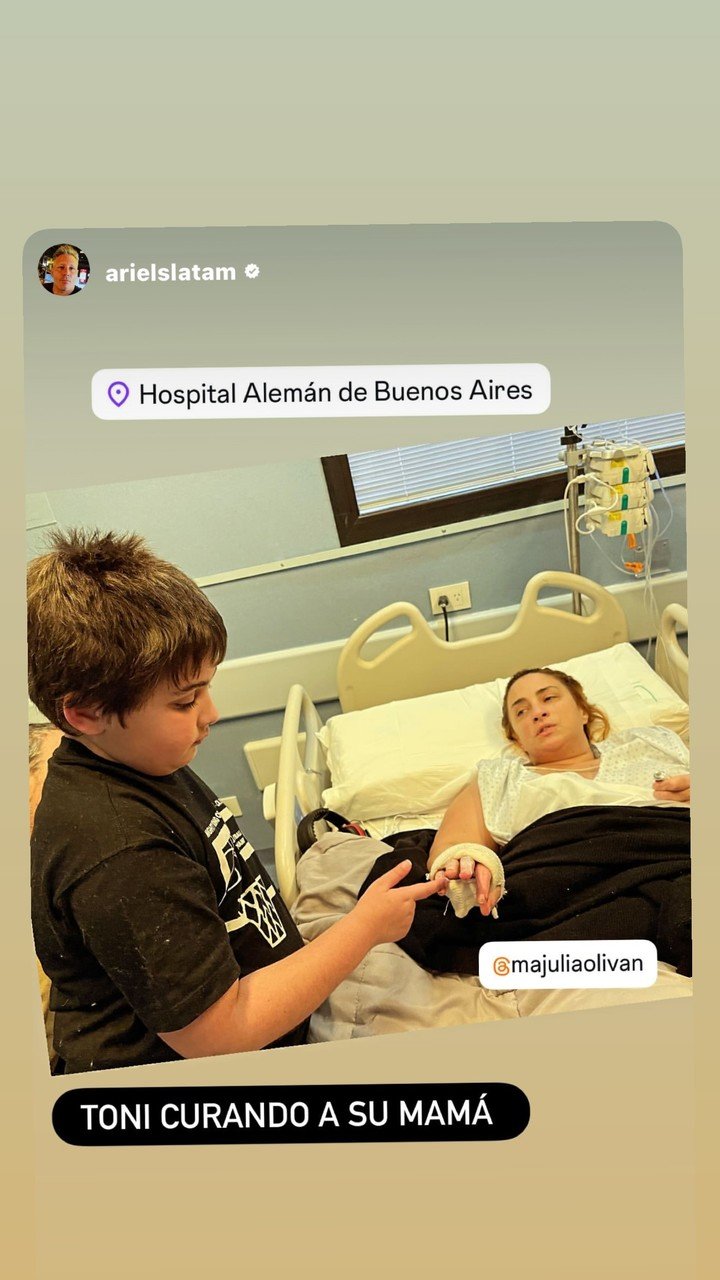 María Julia Oliván, junto a su hijo, Antonio. Foto: Instagram.