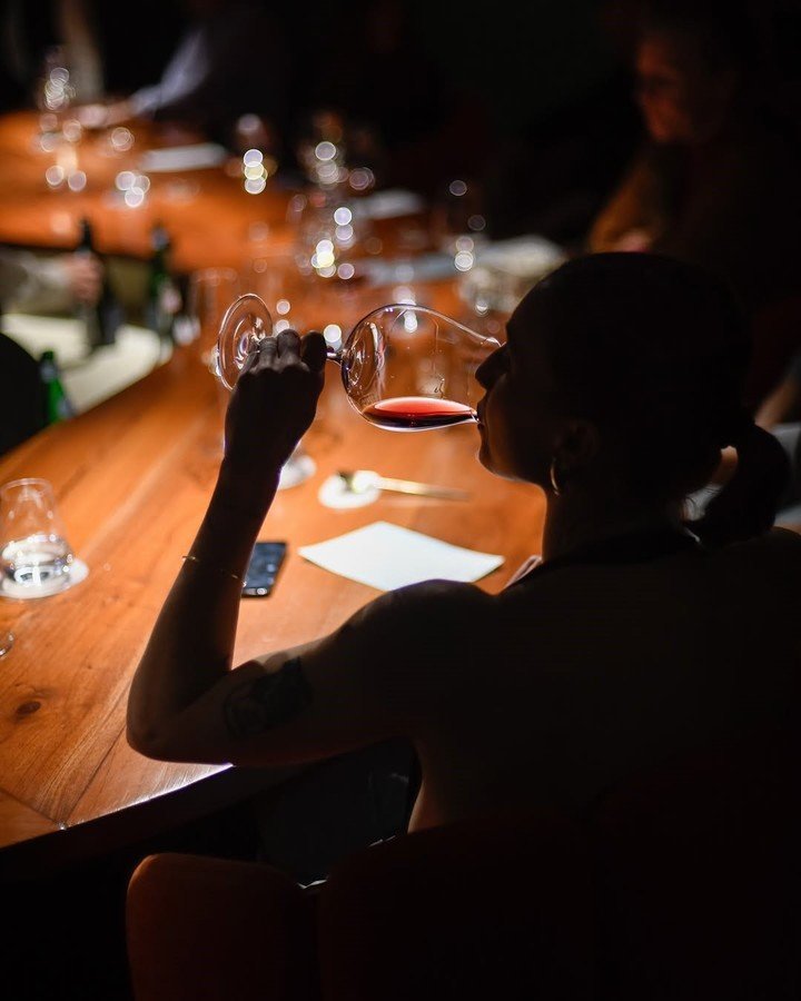 Esta cava contiene una selección de vinos del mundo. Foto: Instagram @trecharestaurant
