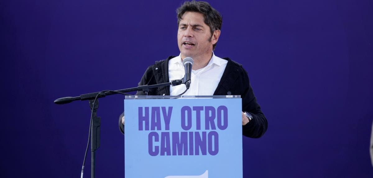 Con un guiño a Cristina, Kicillof llamó a armar “un gran frente bonaerense” contra Milei