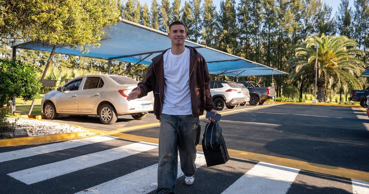 La nueva joya del fútbol argentino se une a la selección mayorLa historia del fútbol argentino siempre ha estado marcada... Descubre más sobre esfuerzo, bril...