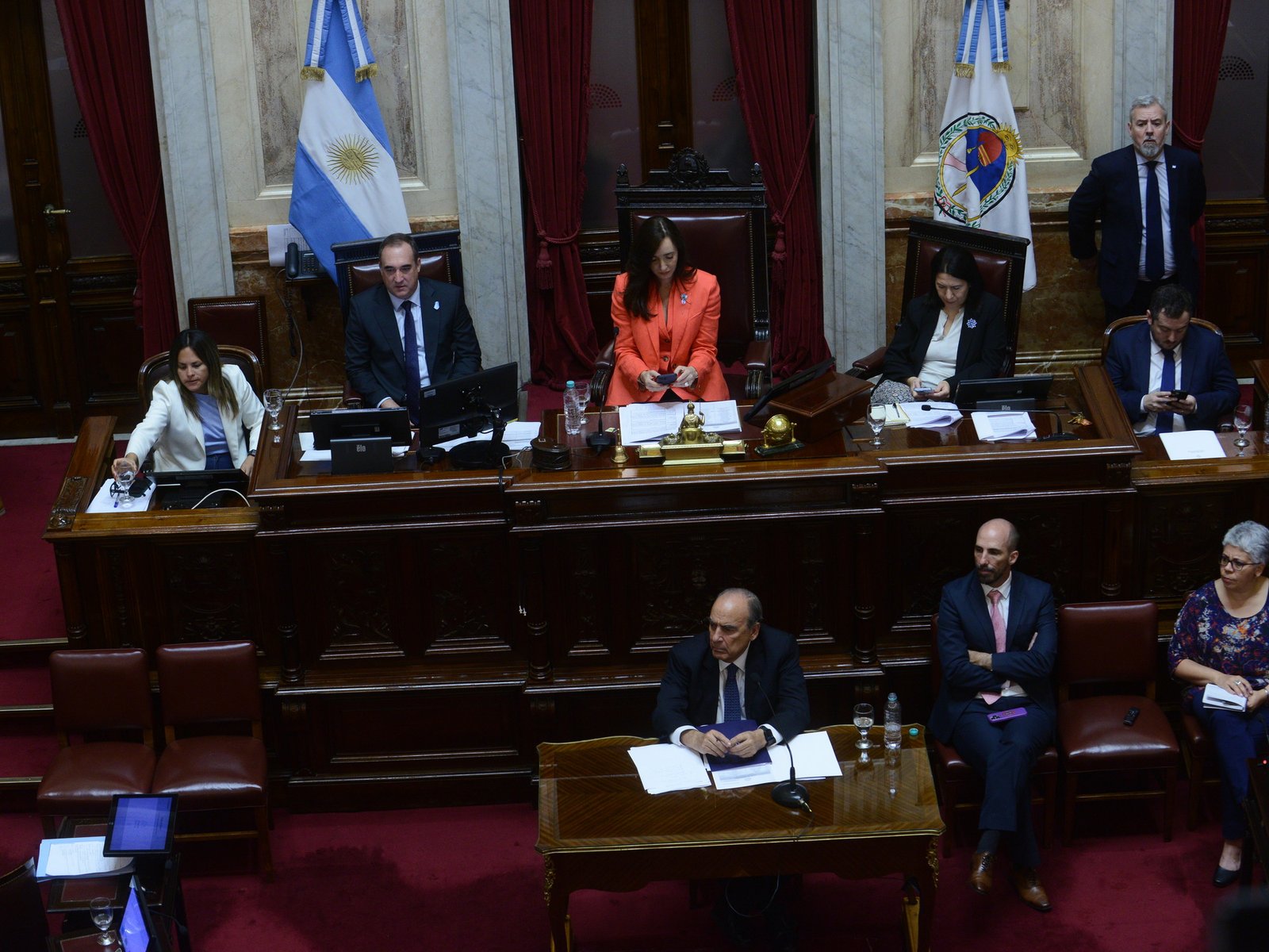 Un encuentro a la carrera: el jefe de Gabinete busca acelerar su paso por el Senado La política argentina se encuentra e... Descubre más sobre capacidad, pal...