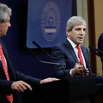 Caputo se anticipa y gana la pulseada a Sturzenegger para achicar el INTA y el INTI