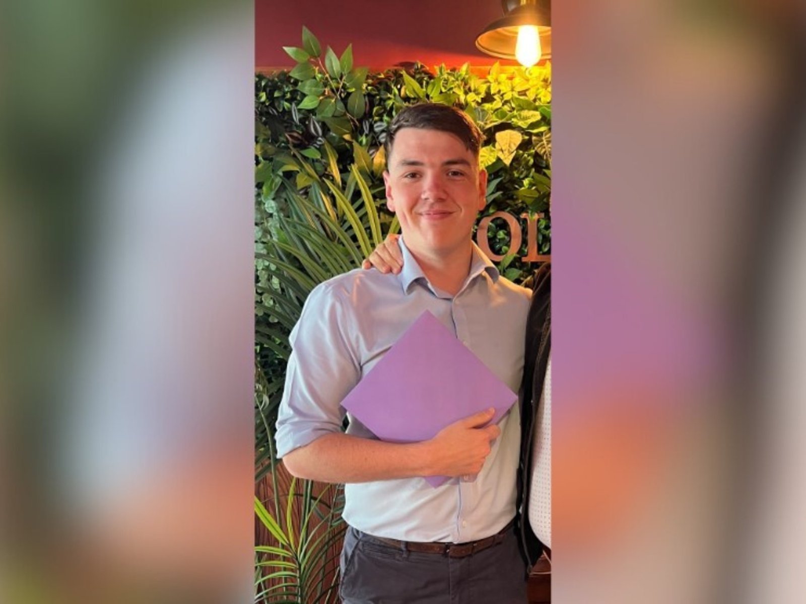 Un acto de valentía en un restaurante de Gales: la historia de un salvador inesperado En un día común en el restaurante ... Descubre más sobre estar, observa...