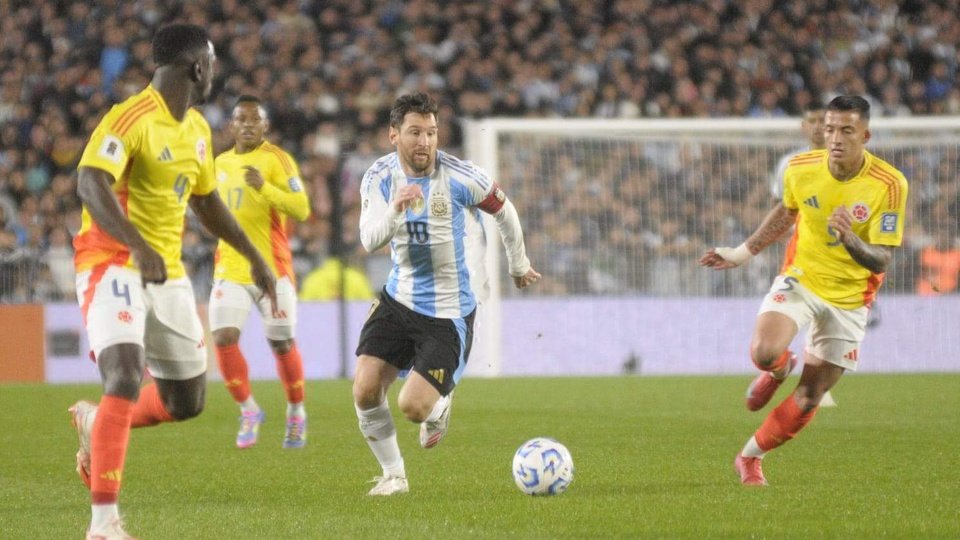Un equipo que se reconstruye sin depender de una sola estrella A un año del inicio del Mundial, la selección argentina s... Descubre más sobre brindando, lau...