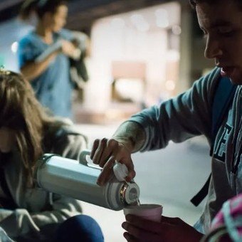 Contra el frío: juntan frazadas para distribuir entre personas en situación de calle