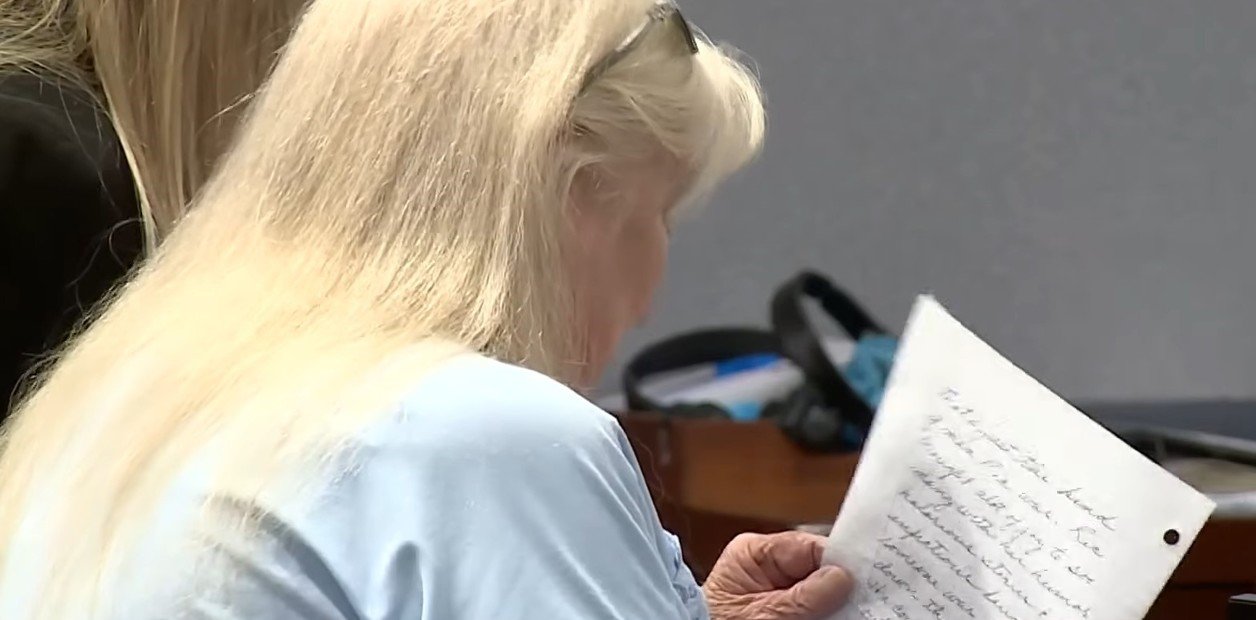 La madre de Penardo declaró ante el Tribunal. Foto: captura de pantalla/8 News Now/YouTube.