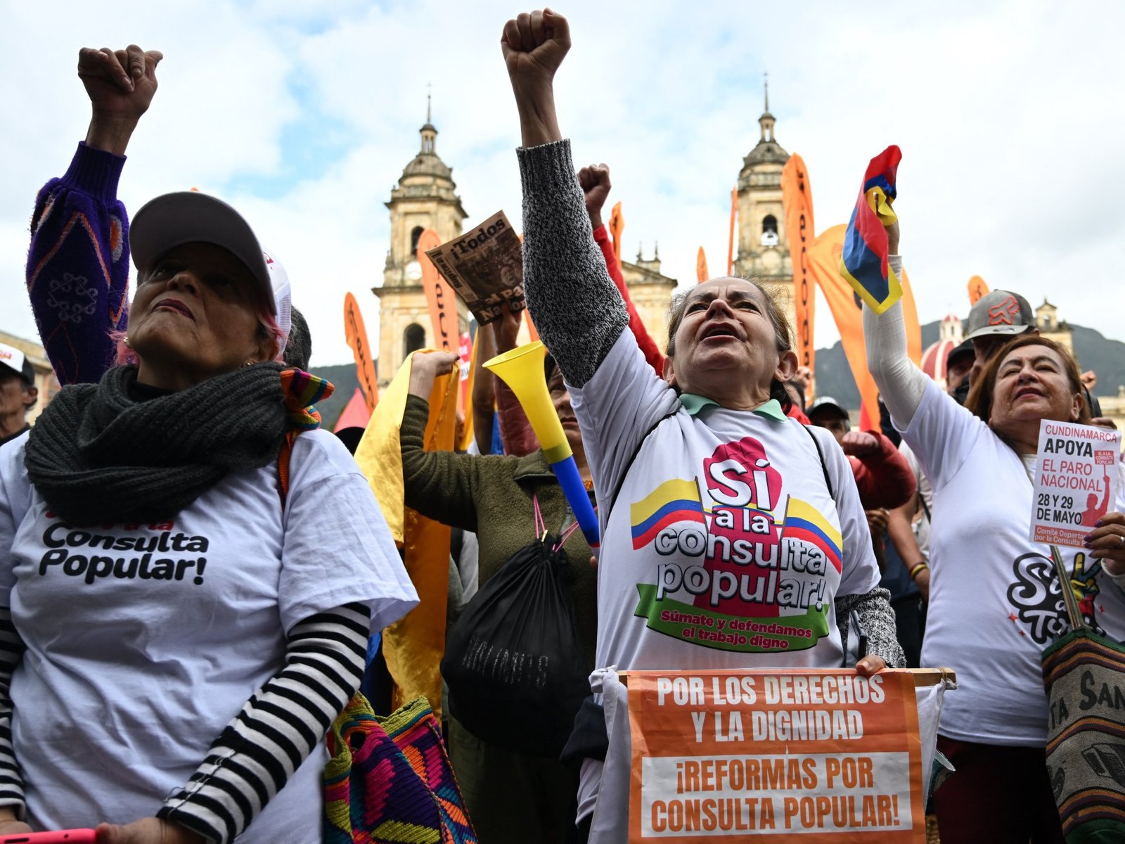 Colombia alza su voz: una muestra de apoyo en tiempos de incertidumbre En un contexto de creciente violencia y polarizac... Descubre más sobre agitación, opo...
