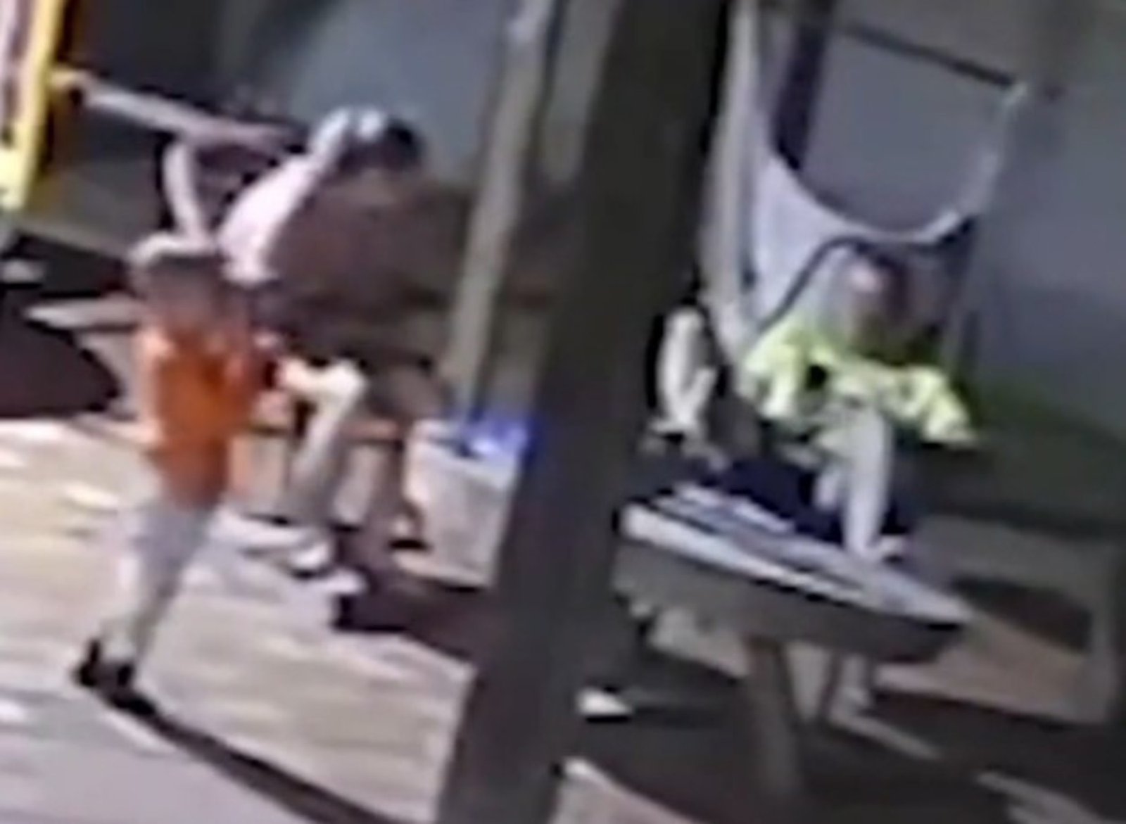 Un nene de 2 años mató a su mamá mientras jugaba con el arma de su papá. Foto: Captura
