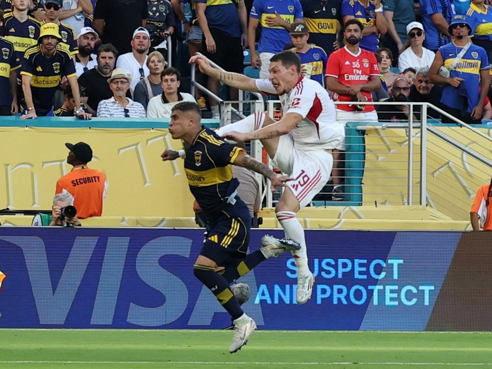 Un momento decisivo en la contienda entre Boca y Benfica En un encuentro marcado por la tensión y la rivalidad, el parti... Descubre más sobre menos, inmedia...