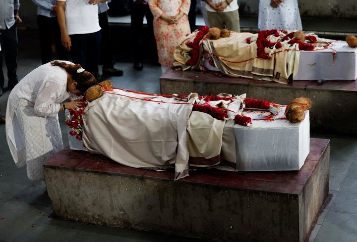 Muchas de las víctimas ya fueron veladas. Foto: Reuter