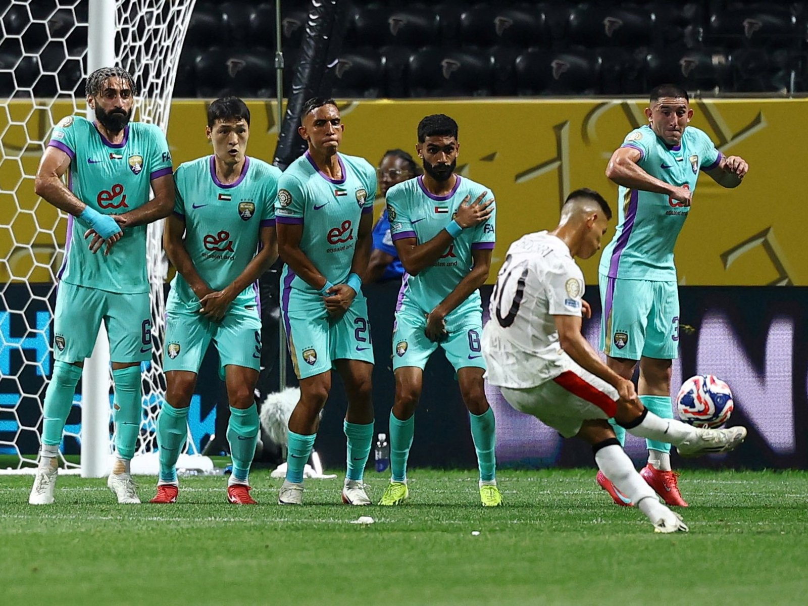  La magia del Diablito en el Mundial de Clubes En un escenario global donde las grandes ligas se entrelazan, Claudio... Descubre más sobre brillante, oly...