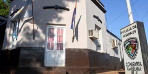 JURISDICCIÓN. Personal de la comisaría local busca al padre y supuesto agresor de uno de los detenidos.