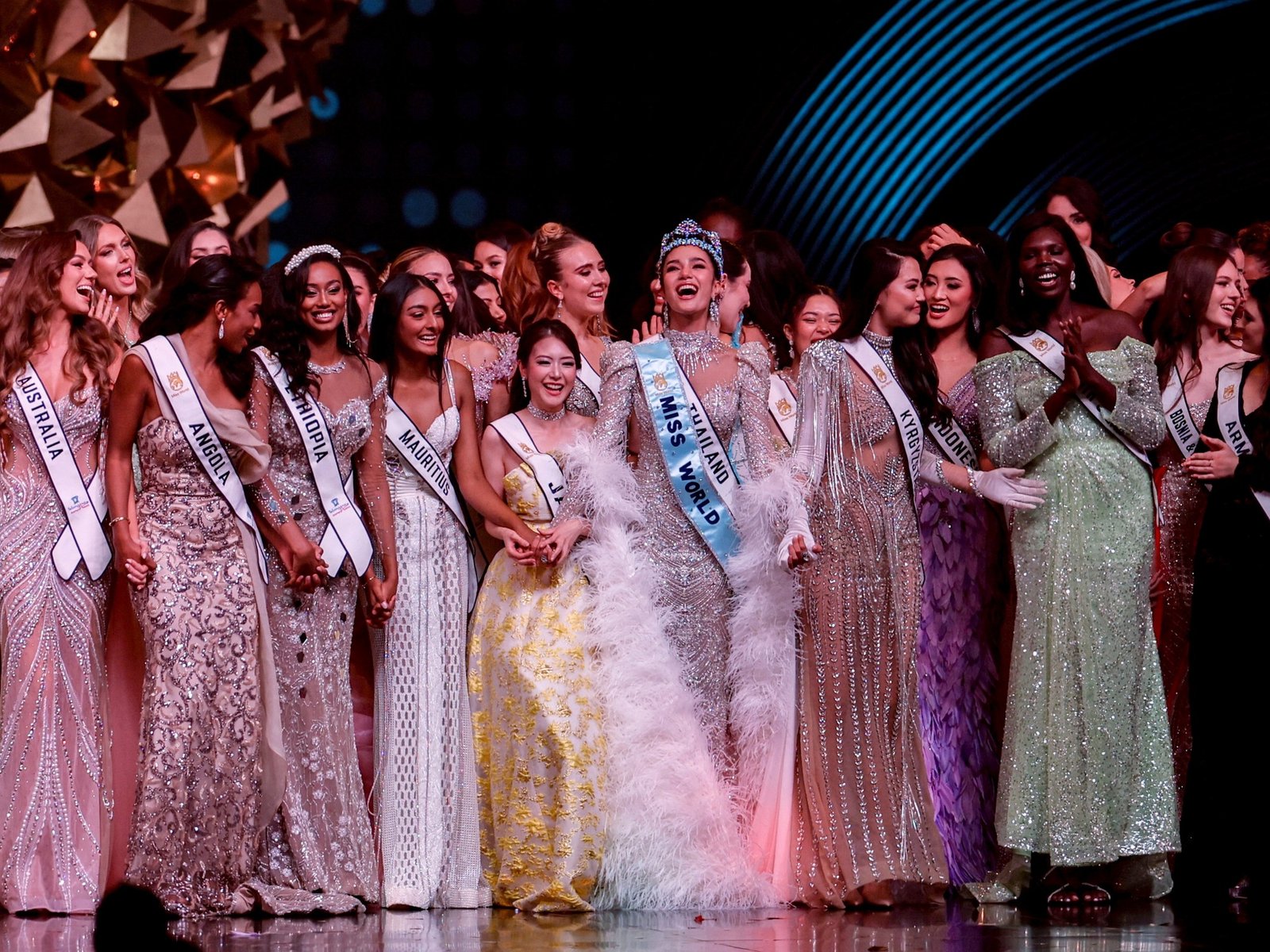 Una coronación histórica en el certamen más emblemático El certamen de belleza más antiguo del mundo, que ha sido testig... Descubre más sobre europa, tailan...