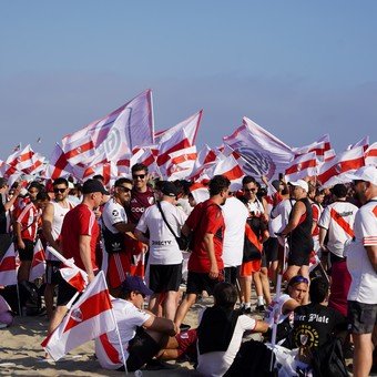 River tuvo su banderazo en Los Ángeles: en las playas de Santa Mónica, a la espera del choque clave contra Monterrey, se festejó fuerte el gol de Bayern Múnich