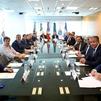 ¿Por dónde pasó "la motosierra"? Francos recibió a gobernadores para escuchar sus reclamos por impuestos, obras y transferencias