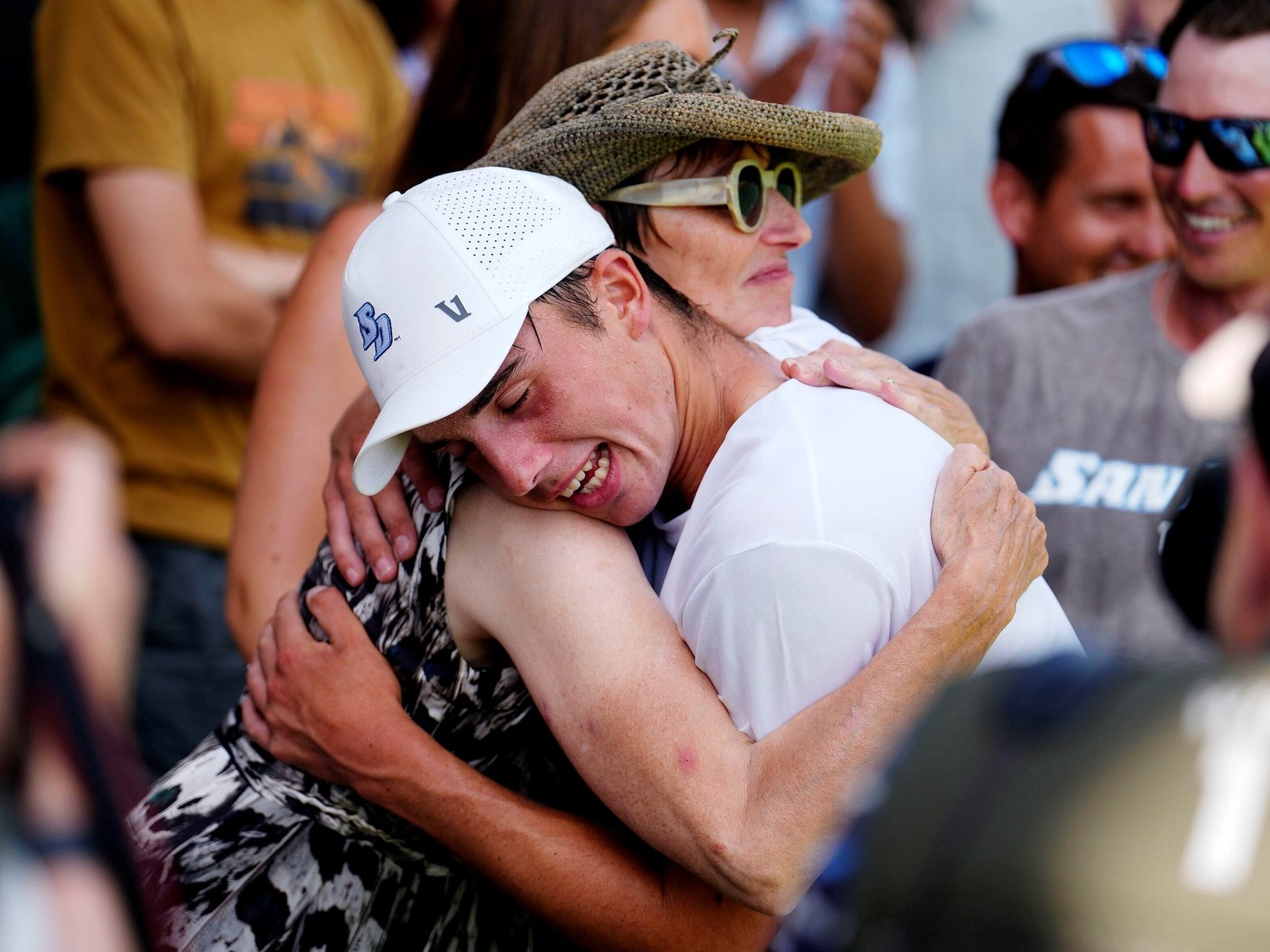 Un debut soñado en el césped londinense En el vibrante escenario de Wimbledon, un nuevo nombre ha comenzado a resonar: e... Descubre más sobre enfrentarse, f...