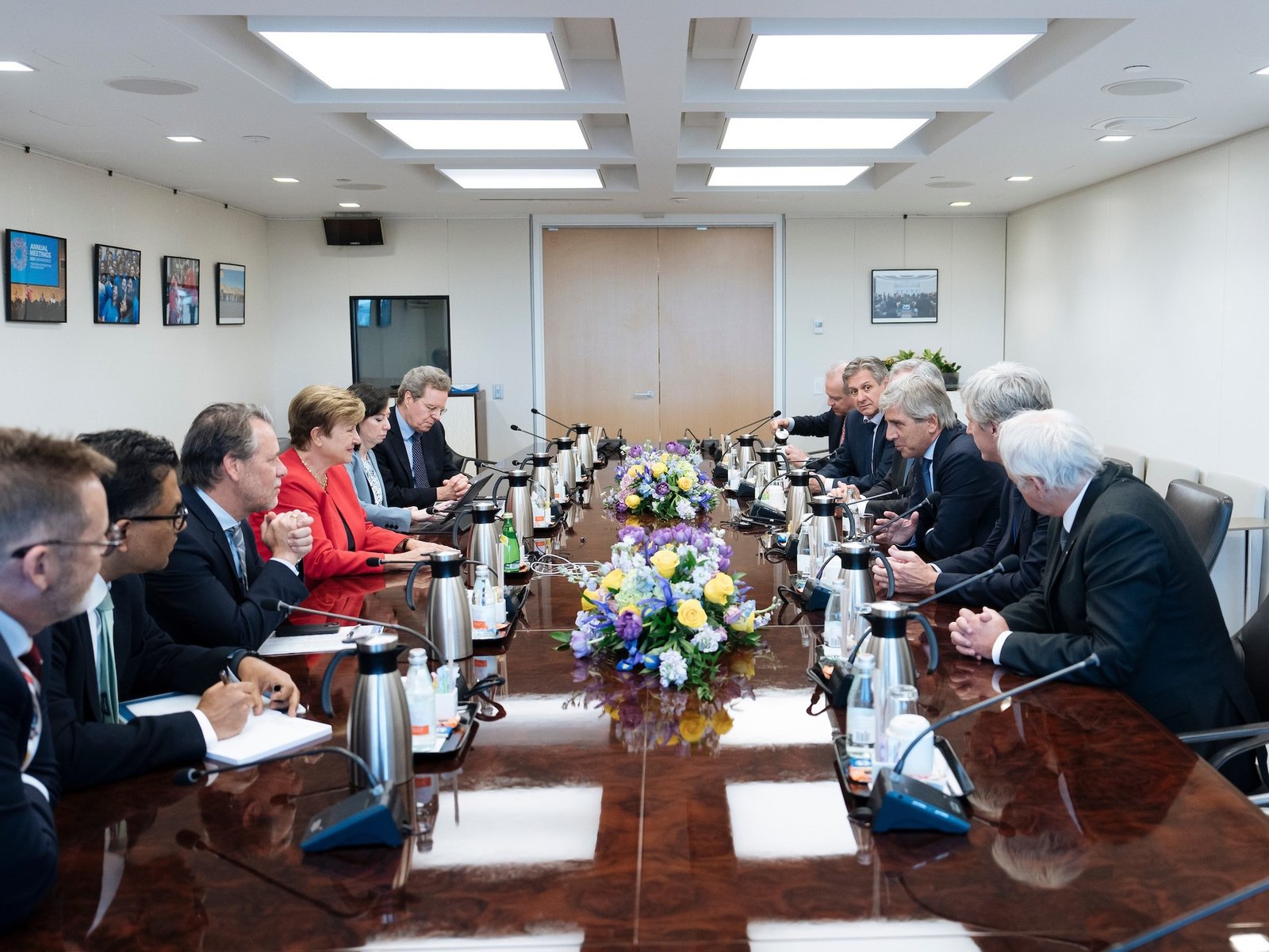 Primer encuentro crucial entre el Gobierno argentino y el Fondo Monetario Internacional Este martes, en el corazón de Bu... Descubre más sobre monetario, air...